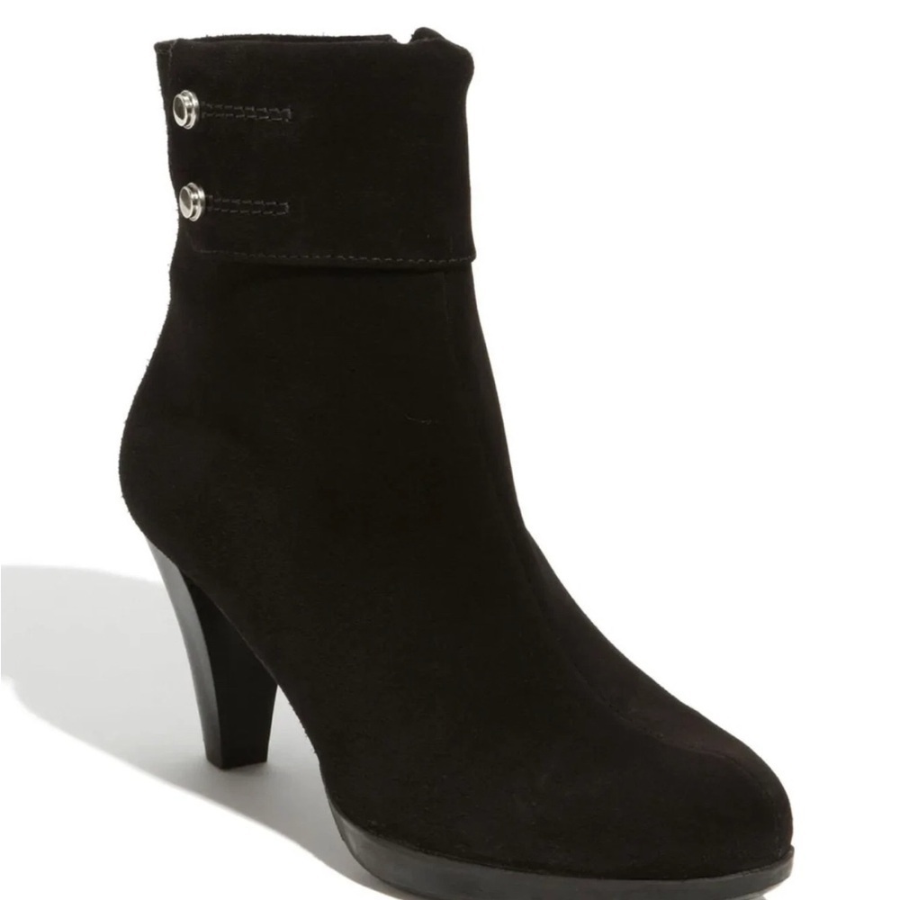 La Canadienne Women's ankle heeled Boot, Black Suede, with buttons
